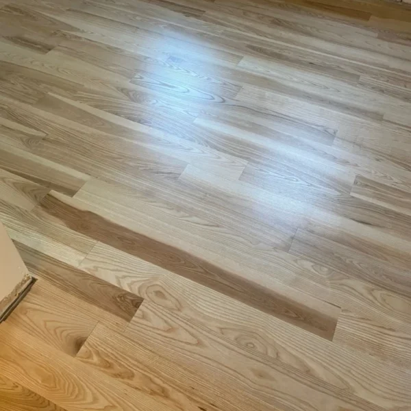 Deska Jesionowa lita wykończona lakierem Berger 2KPU-Sport Półmat 3